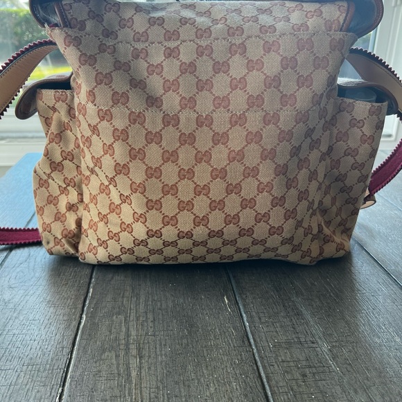 Authentic GUCCI
SUPREME CANVAS CHANGING BAG - Picture 4 of 16
